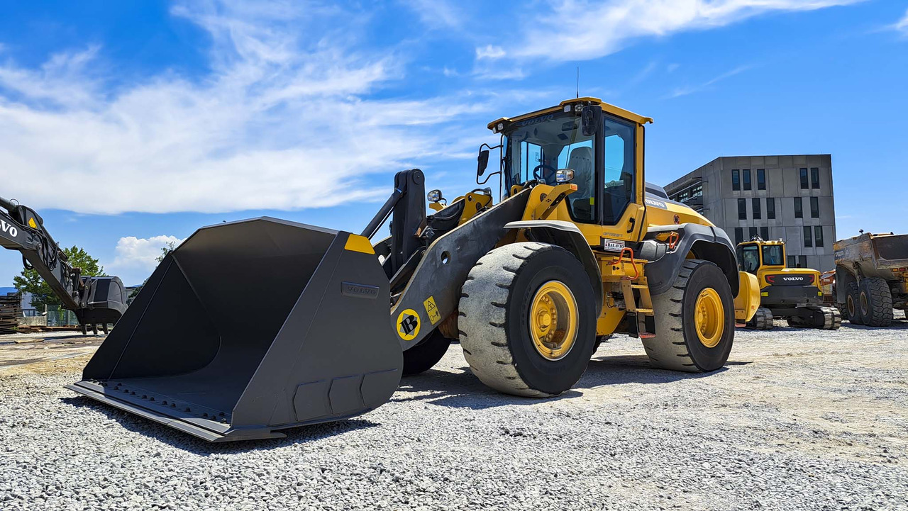 VOLVO L120H - Chargeuse sur pneus: photos 2 VOLVO L120H - Chargeuse sur pneus: photos 2