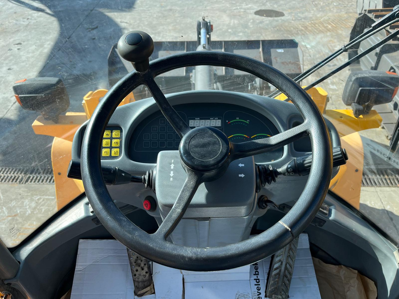 Chargeuse sur pneus VOLVO L35B: photos 16 Chargeuse sur pneus VOLVO L35B: photos 16