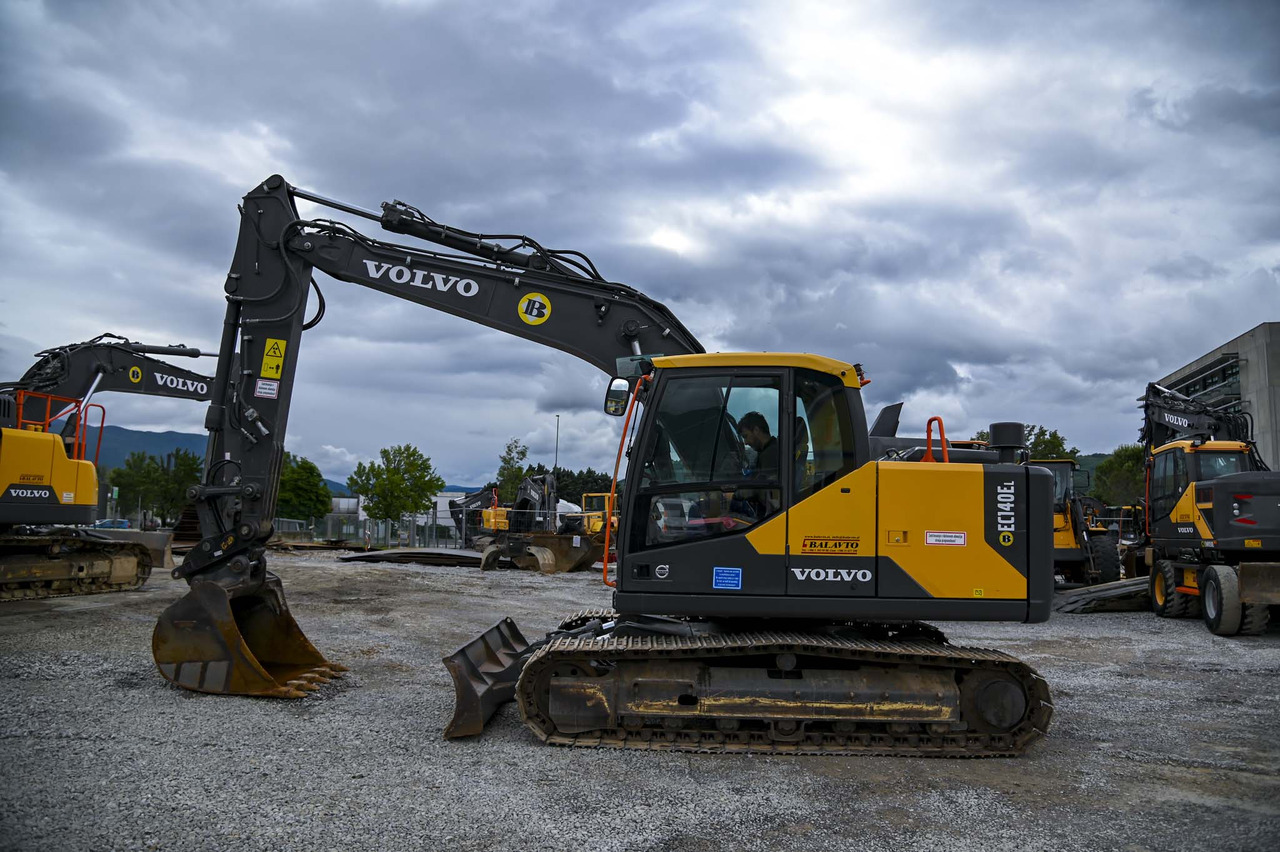 Volvo EC140E - Pelle sur chenille: photos 2 Volvo EC140E - Pelle sur chenille: photos 2