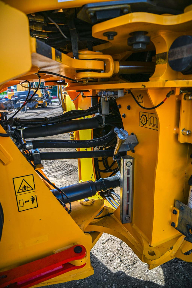 Chargeuse sur pneus Volvo L180H: photos 36