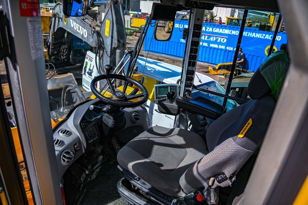 Chargeuse sur pneus Volvo L180H: photos 48