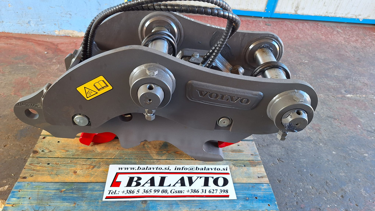 Volvo hydraulic quick coupler UNI65 - Attache rapide pour Pelle: photos 2 Volvo hydraulic quick coupler UNI65 - Attache rapide pour Pelle: photos 2