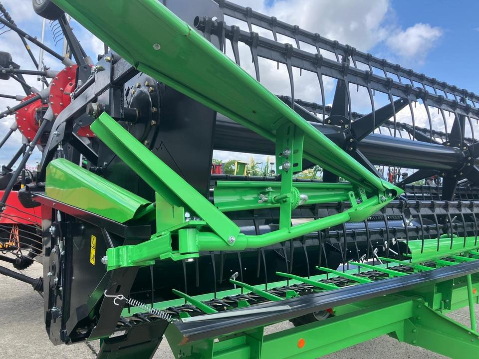 Deutz Fahr Schneidwerk DH540A inkl Schneidwerkwagen Mähdrescher - Moissoneuse: photos 2 Deutz Fahr Schneidwerk DH540A inkl Schneidwerkwagen Mähdrescher - Moissoneuse: photos 2