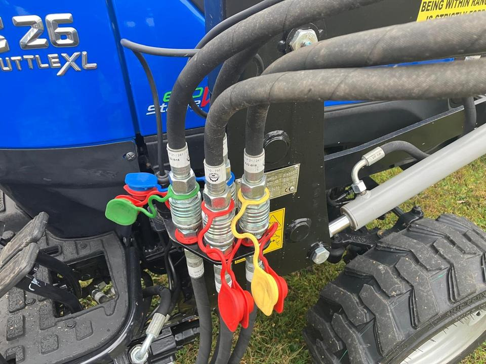 Kleintraktor Solis S26 Shuttle XL mit Frontlader - Micro tracteur: photos 4 Kleintraktor Solis S26 Shuttle XL mit Frontlader - Micro tracteur: photos 4