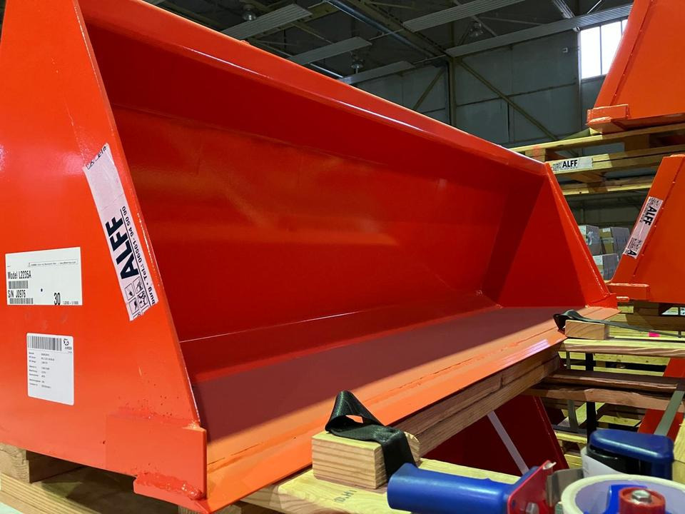 Schaufel Skid Steer 1,80m für Bobcat, Kubota, Solis, Branson - Godet pour chargeur: photos 1 Schaufel Skid Steer 1,80m für Bobcat, Kubota, Solis, Branson - Godet pour chargeur: photos 1