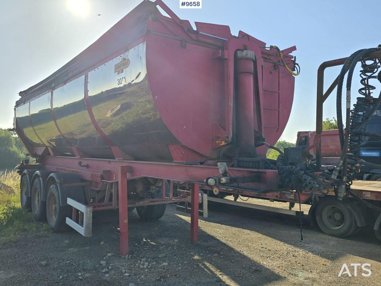 Asphalt trailer Parator STI 17-24 - Semi-remorque benne, Travaux routiers: photos 2 Asphalt trailer Parator STI 17-24 - Semi-remorque benne, Travaux routiers: photos 2