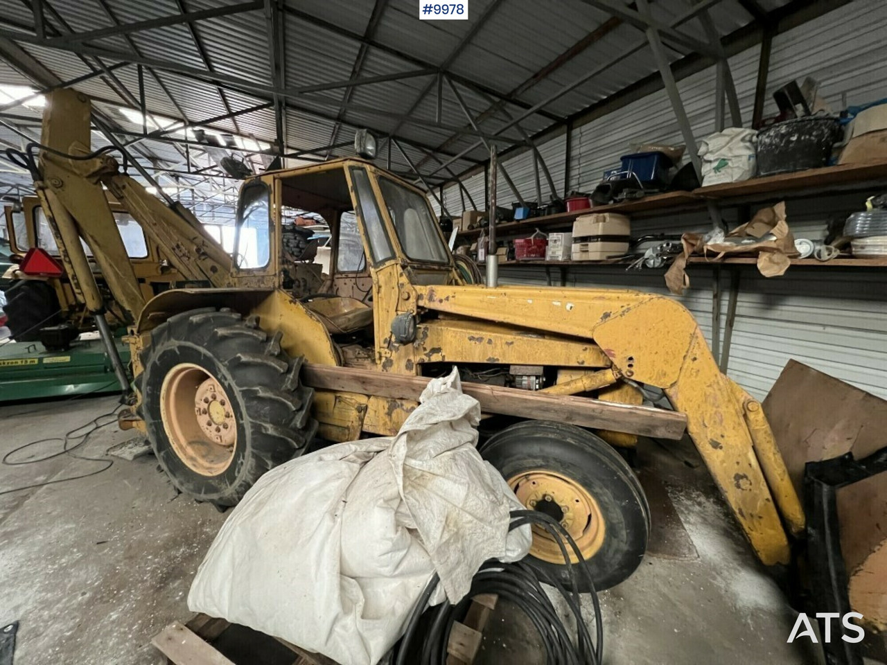 Backhoe loader- MASSEY-FERGUSON 203 - Tracteur agricole: photos 2 Backhoe loader- MASSEY-FERGUSON 203 - Tracteur agricole: photos 2