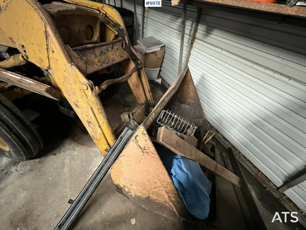 Backhoe loader- MASSEY-FERGUSON 203 - Tracteur agricole: photos 3 Backhoe loader- MASSEY-FERGUSON 203 - Tracteur agricole: photos 3