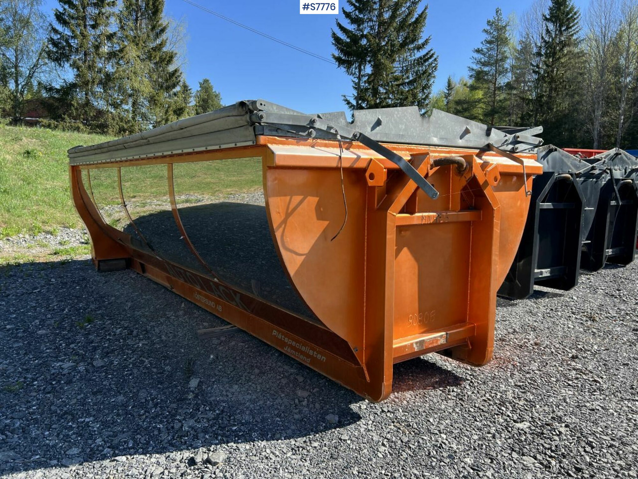 Balticum Frinab LV-13,5 Asphalt flatbed - Benne ampliroll: photos 1 Balticum Frinab LV-13,5 Asphalt flatbed - Benne ampliroll: photos 1