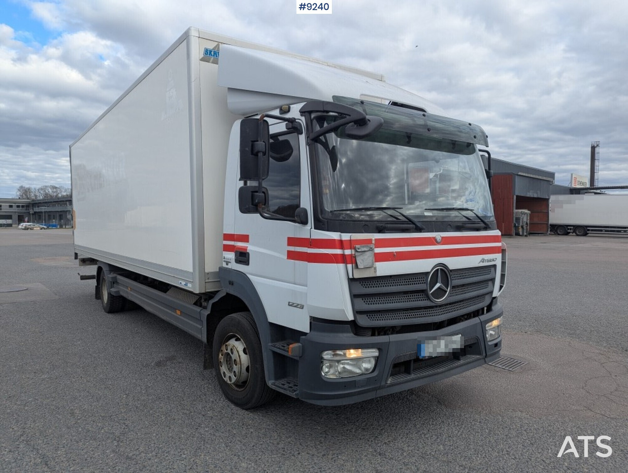 Box Truck Mercedes-Benz Atego with tail lift (SEE VIDEO) - Camion fourgon: photos 2 Box Truck Mercedes-Benz Atego with tail lift (SEE VIDEO) - Camion fourgon: photos 2