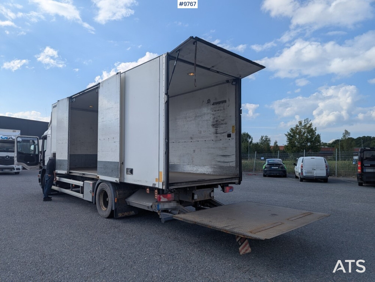 Camion fourgon Box Truck Scania P320 4X2 with tail lift: photos 10