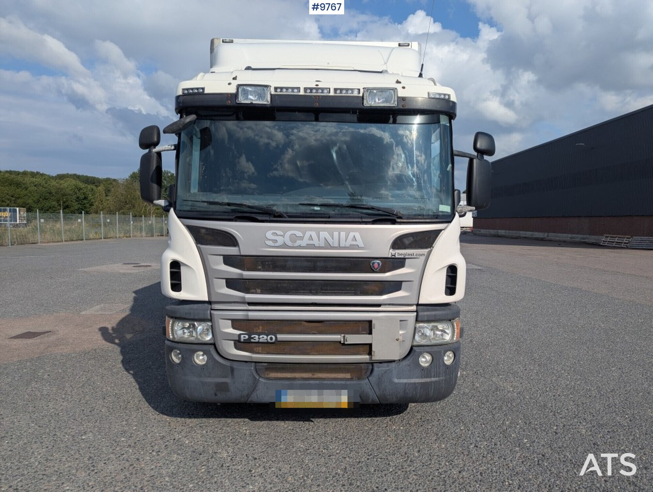 Camion fourgon Box Truck Scania P320 4X2 with tail lift: photos 12