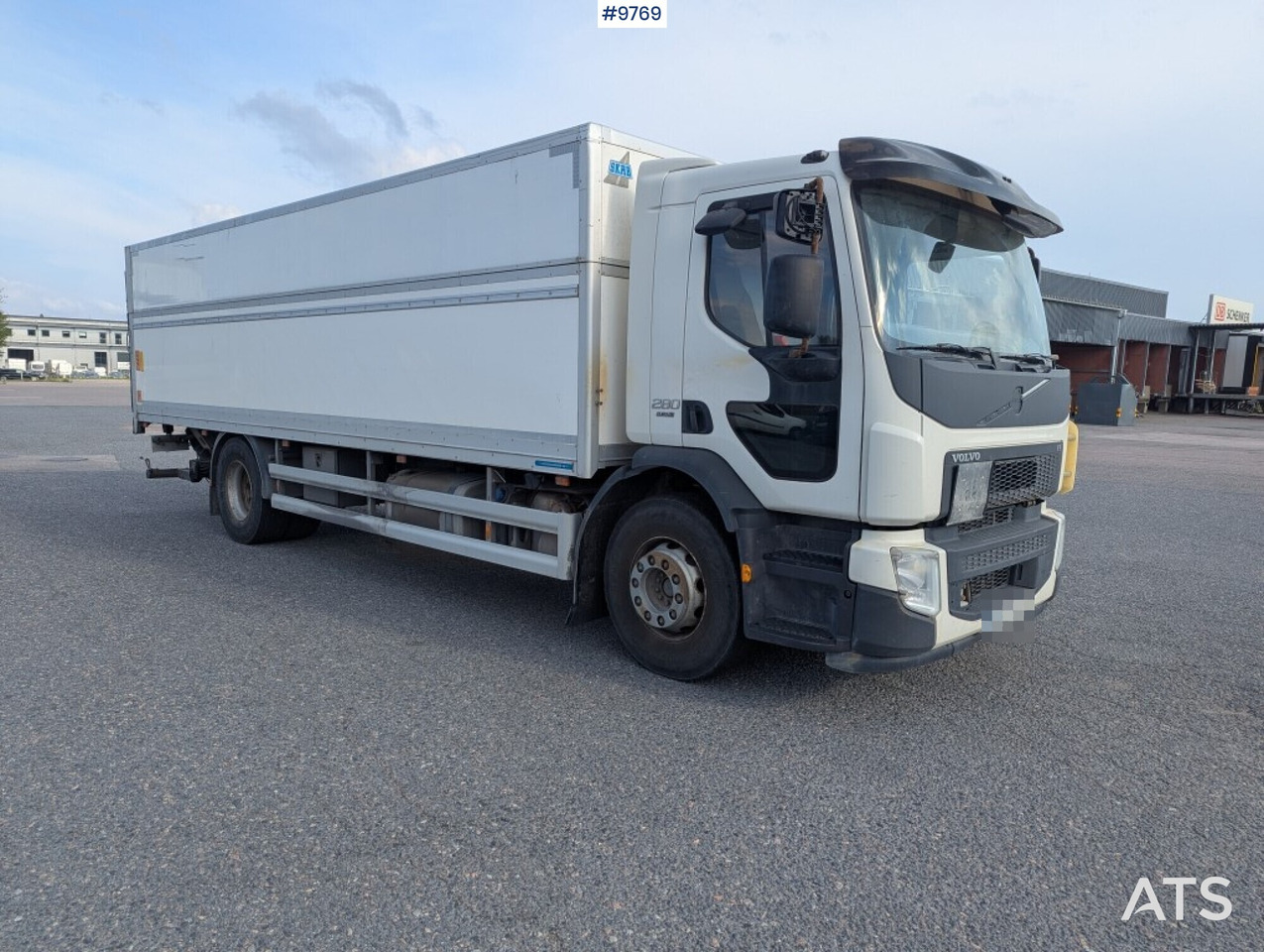 Box Truck Volvo FE 4X2 with tail lift, height adjustable box - Camion fourgon: photos 2 Box Truck Volvo FE 4X2 with tail lift, height adjustable box - Camion fourgon: photos 2