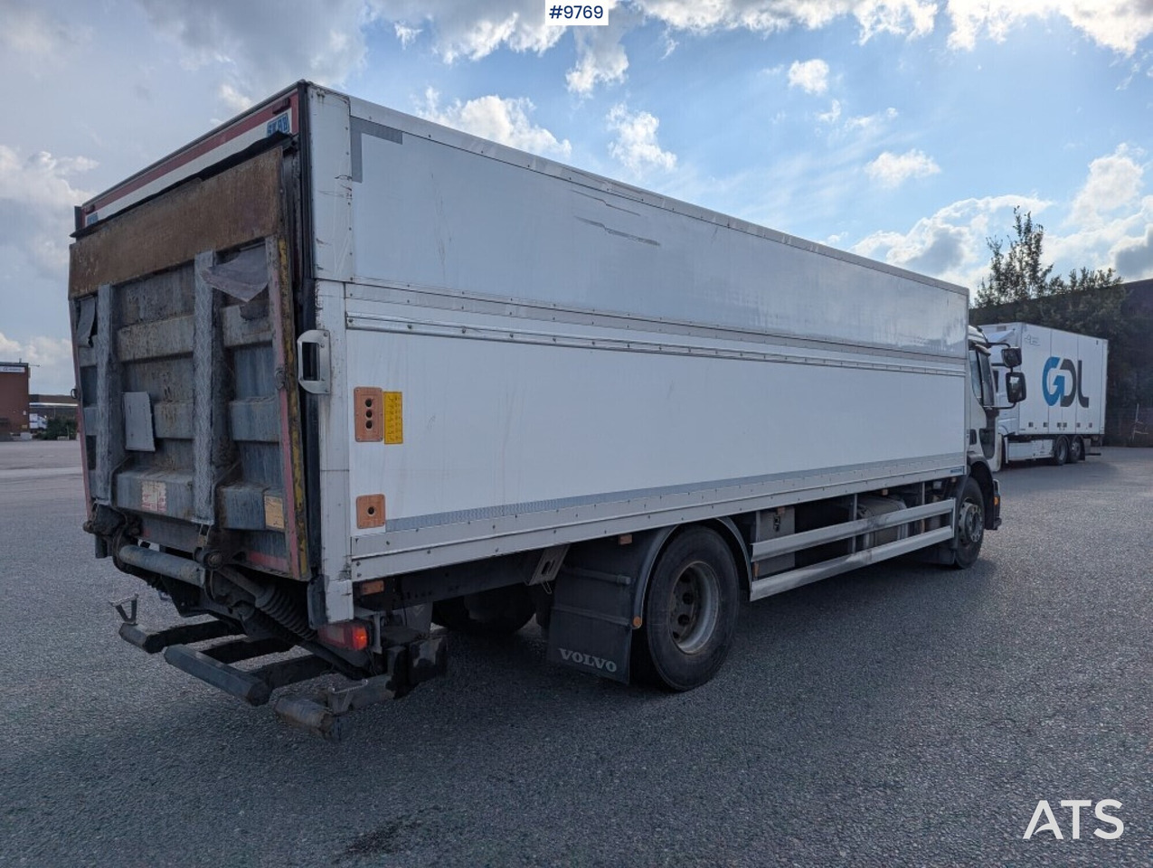 Box Truck Volvo FE 4X2 with tail lift, height adjustable box - Camion fourgon: photos 3 Box Truck Volvo FE 4X2 with tail lift, height adjustable box - Camion fourgon: photos 3