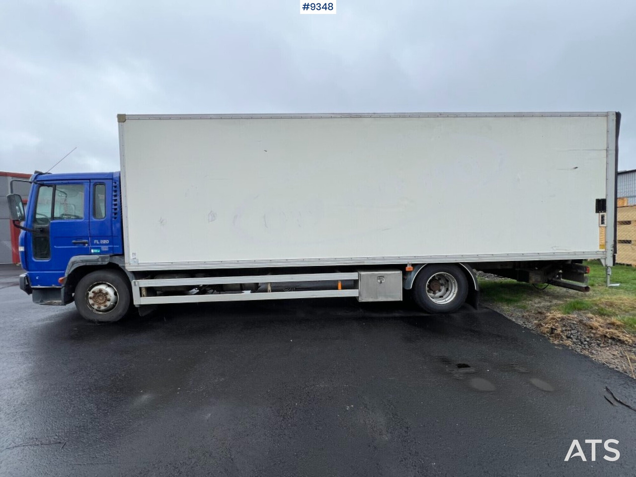 Box Truck Volvo FL6 4X2 with tail lift - Camion fourgon: photos 3 Box Truck Volvo FL6 4X2 with tail lift - Camion fourgon: photos 3