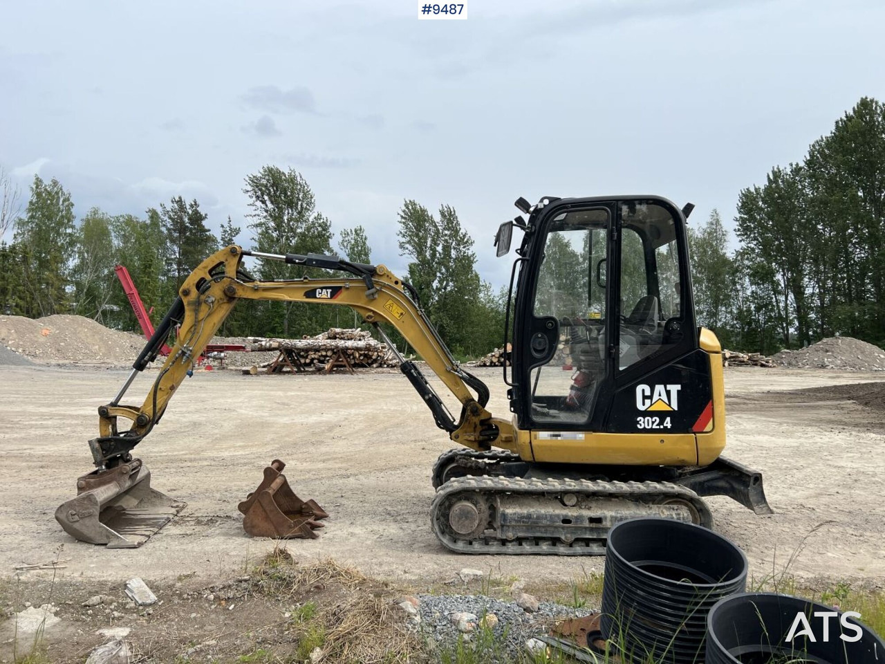 CAT 302,4D Mini excavator with attachments - Mini pelle: photos 2 CAT 302,4D Mini excavator with attachments - Mini pelle: photos 2