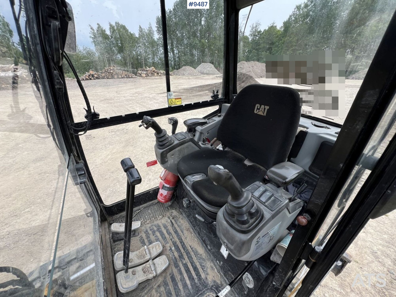 CAT 302,4D Mini excavator with attachments - Mini pelle: photos 5 CAT 302,4D Mini excavator with attachments - Mini pelle: photos 5