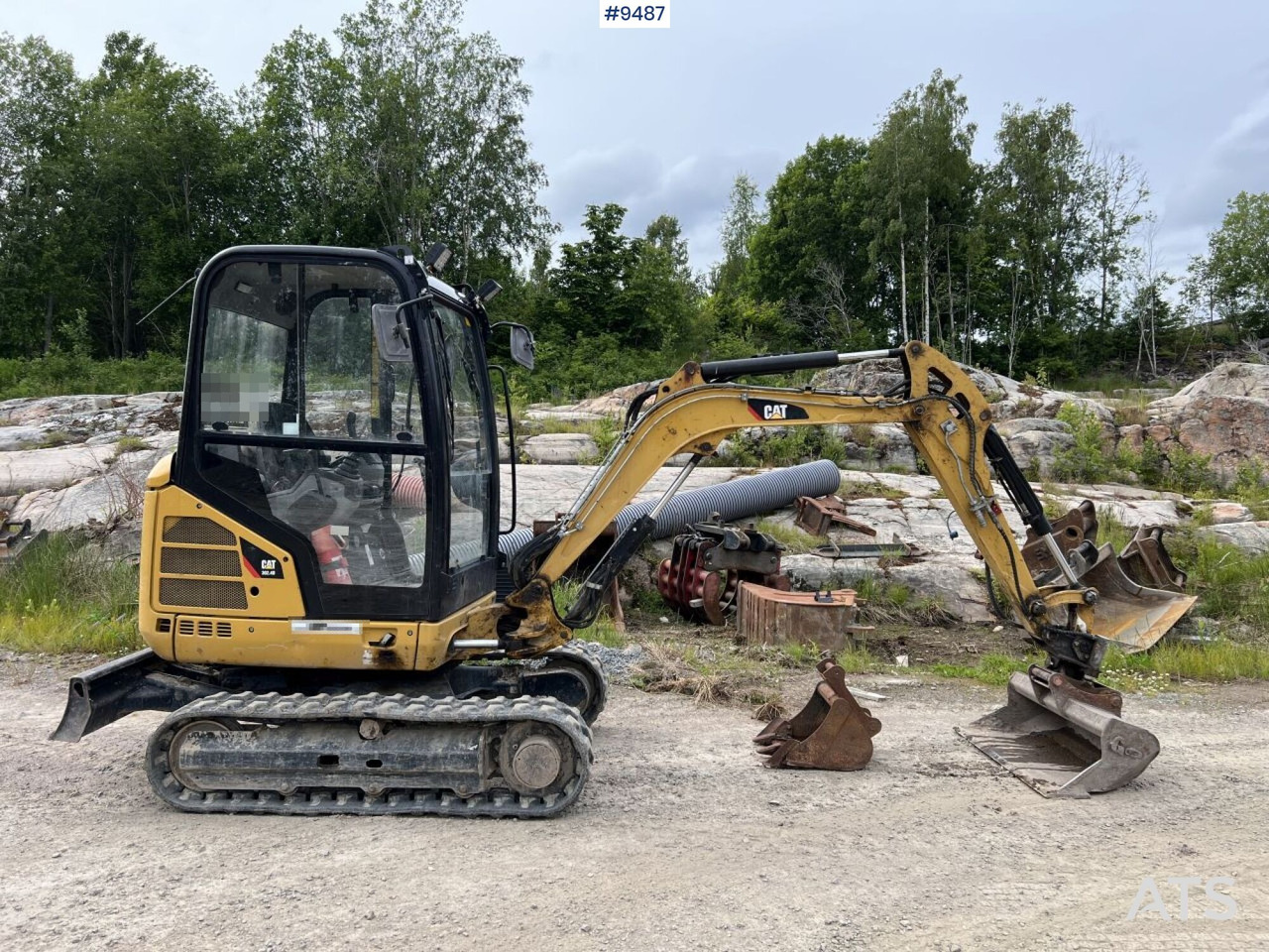 CAT 302,4D Mini excavator with attachments - Mini pelle: photos 4 CAT 302,4D Mini excavator with attachments - Mini pelle: photos 4