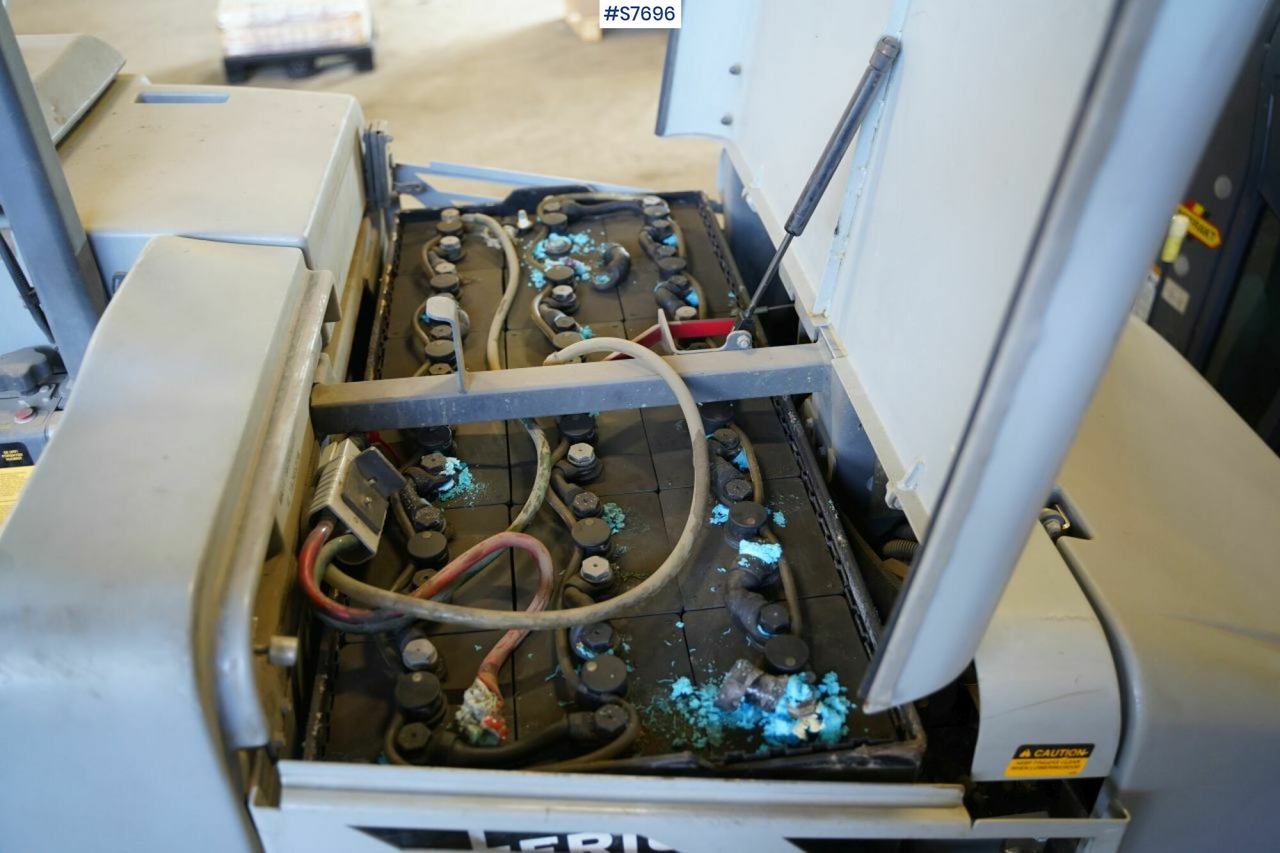Balayeuse de voirie Cleaning machine Nilfisk CR1200 rep.object: photos 18