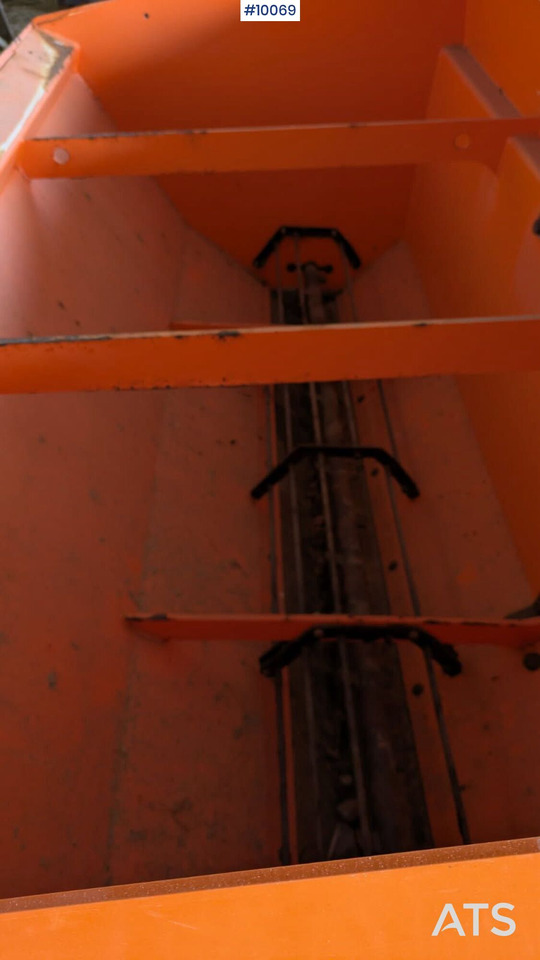 Hydromann SL 14 sand spreader for agricultural tractors - Epandeur de sable: photos 4 Hydromann SL 14 sand spreader for agricultural tractors - Epandeur de sable: photos 4