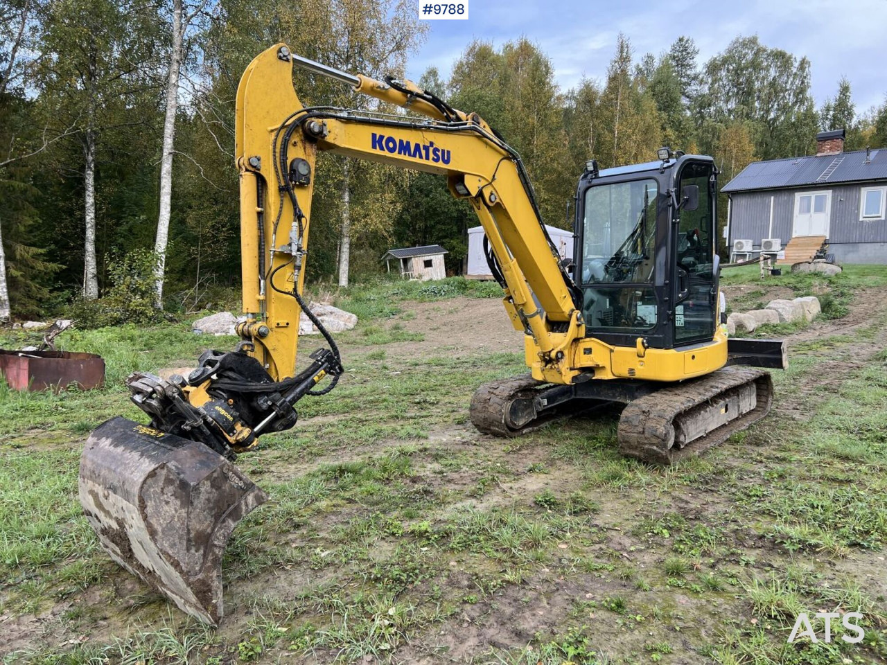 KOMATSU PC55 MR-5E0 Excavator with attachments (SEE VIDEO) - Mini pelle: photos 1 KOMATSU PC55 MR-5E0 Excavator with attachments (SEE VIDEO) - Mini pelle: photos 1