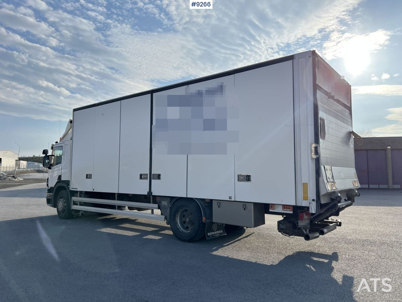 Scania P280 Van with tailgate lift - Camion fourgon: photos 3 Scania P280 Van with tailgate lift - Camion fourgon: photos 3