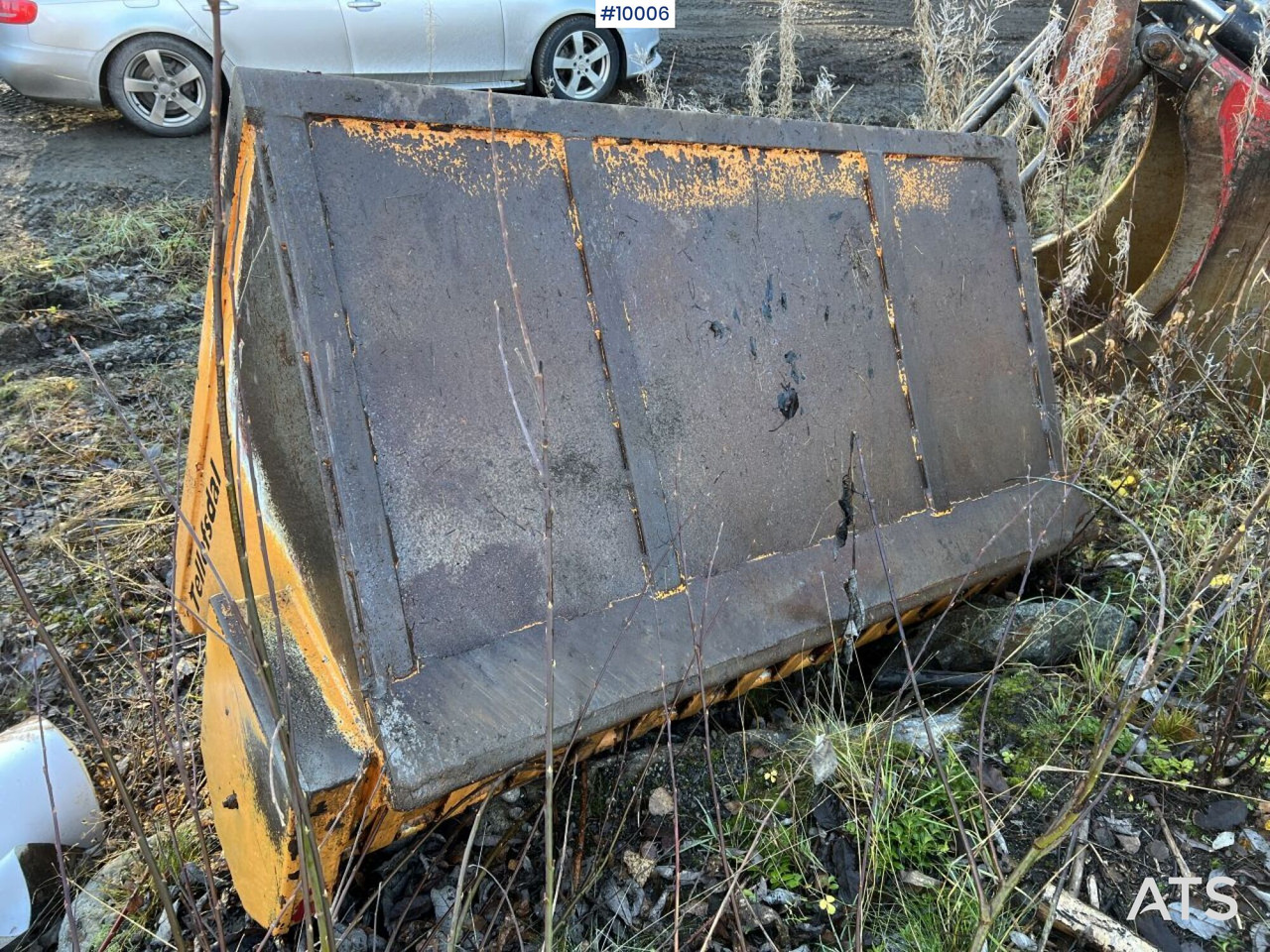 Tellefsdal sand spreader bucket - Epandeur de sable: photos 4 Tellefsdal sand spreader bucket - Epandeur de sable: photos 4
