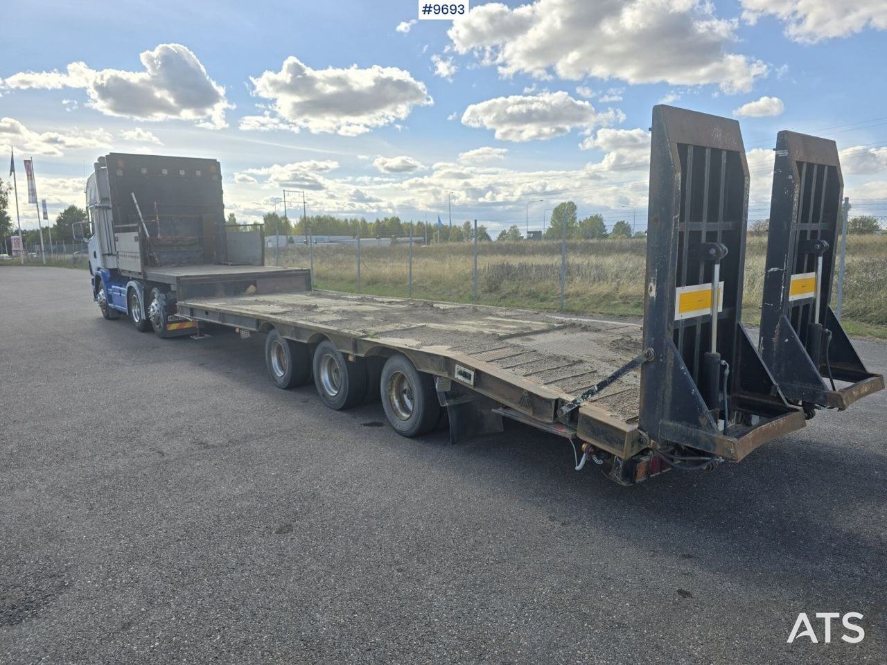 Scania dragbil med maskintrailer - Tracteur routier, Semi-remorque porte-voitures: photos 4 Scania dragbil med maskintrailer - Tracteur routier, Semi-remorque porte-voitures: photos 4