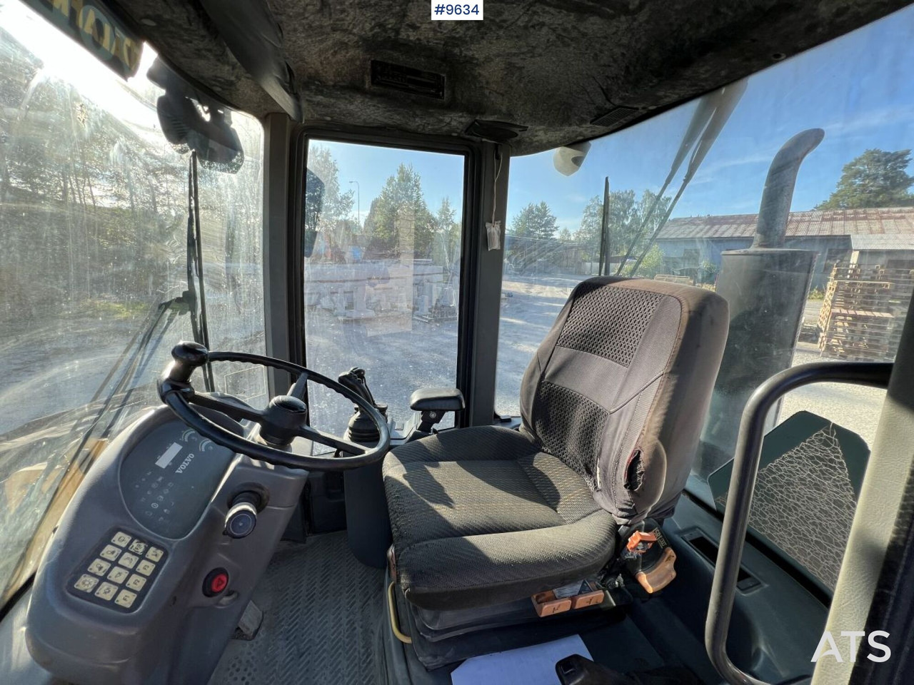 Volvo L30Z Wheel loader with multiple attachments - Chargeuse sur pneus: photos 5 Volvo L30Z Wheel loader with multiple attachments - Chargeuse sur pneus: photos 5