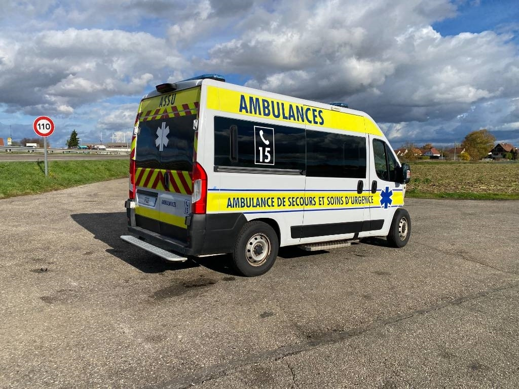 Fiat LES DAUPHINS/DUCATO TORINO 2.3M-Jet 160 endommagée - Ambulance: photos 4 Fiat LES DAUPHINS/DUCATO TORINO 2.3M-Jet 160 endommagée - Ambulance: photos 4