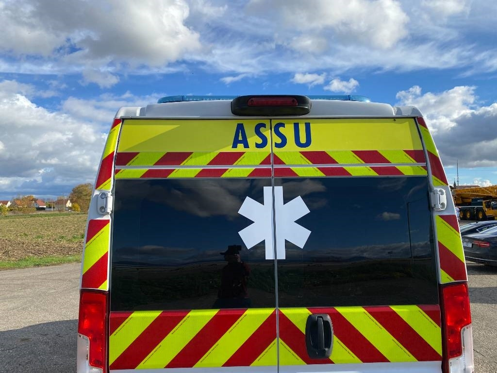 Ambulance Fiat LES DAUPHINS/DUCATO TORINO 2.3M-Jet 160 endommagée: photos 48