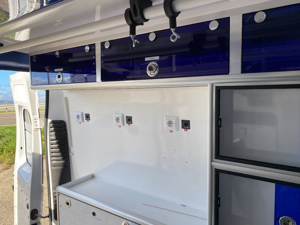 Ambulance Fiat LES DAUPHINS/DUCATO TORINO 2.3M-Jet 160 endommagée: photos 25