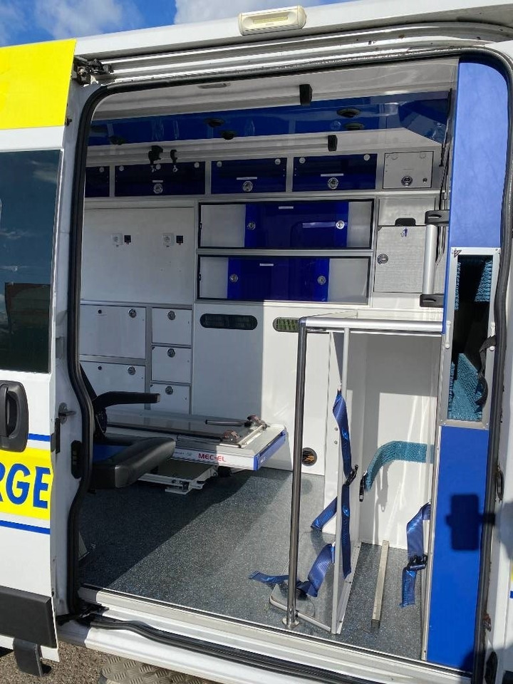 Ambulance Fiat LES DAUPHINS/DUCATO TORINO 2.3M-Jet 160 endommagée: photos 29