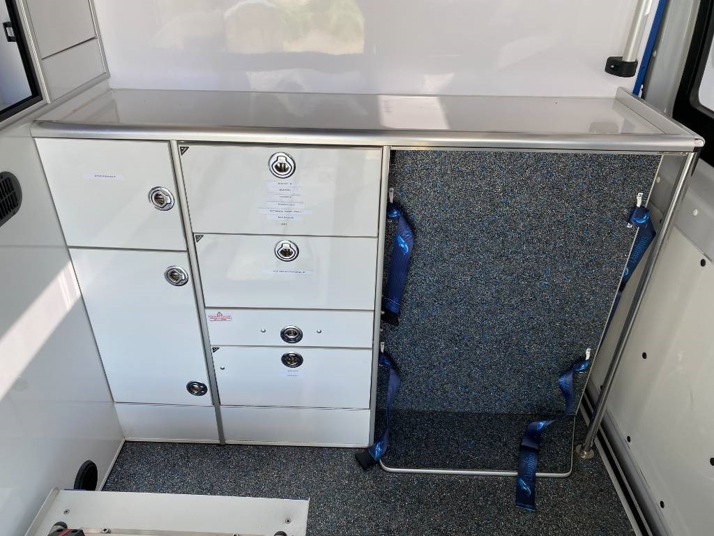 Ambulance Fiat LES DAUPHINS/DUCATO TORINO 2.3M-Jet 160 endommagée: photos 21