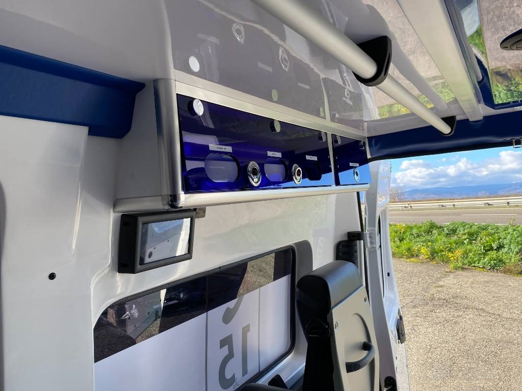 Ambulance Fiat LES DAUPHINS/DUCATO TORINO 2.3M-Jet 160 endommagée: photos 24