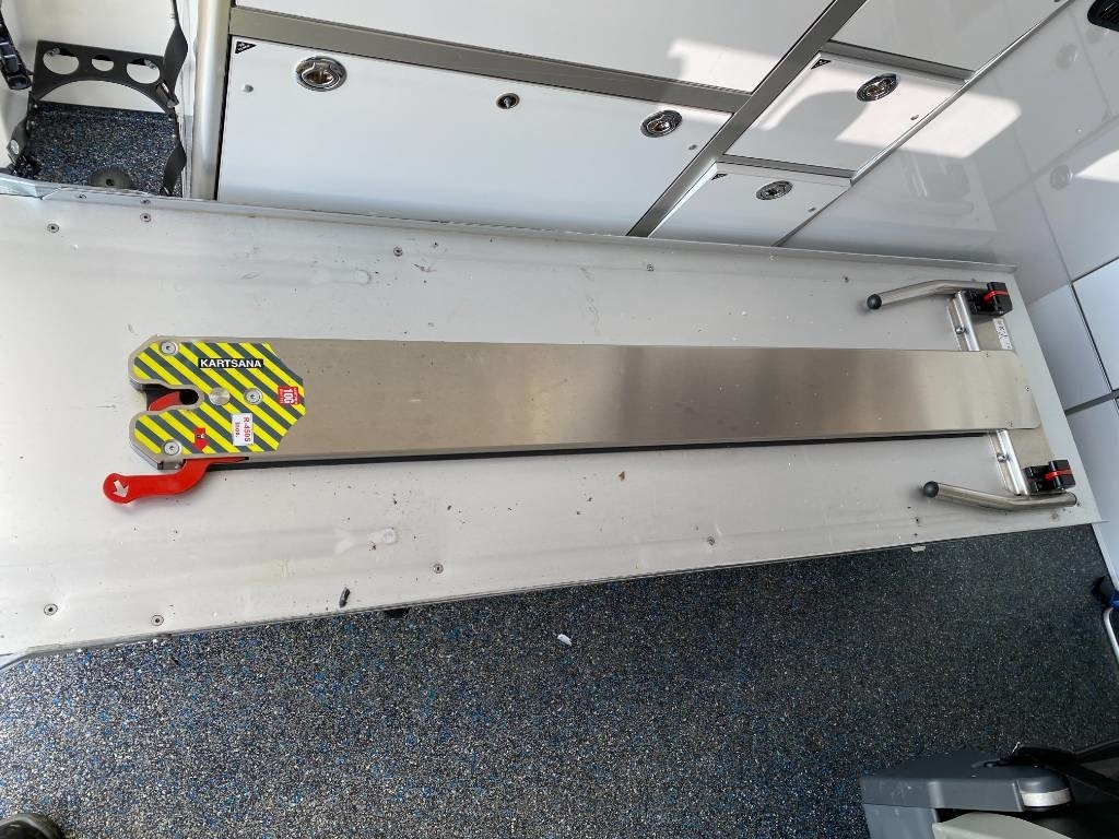 Ambulance Fiat LES DAUPHINS/DUCATO TORINO 2.3M-Jet 160 endommagée: photos 17