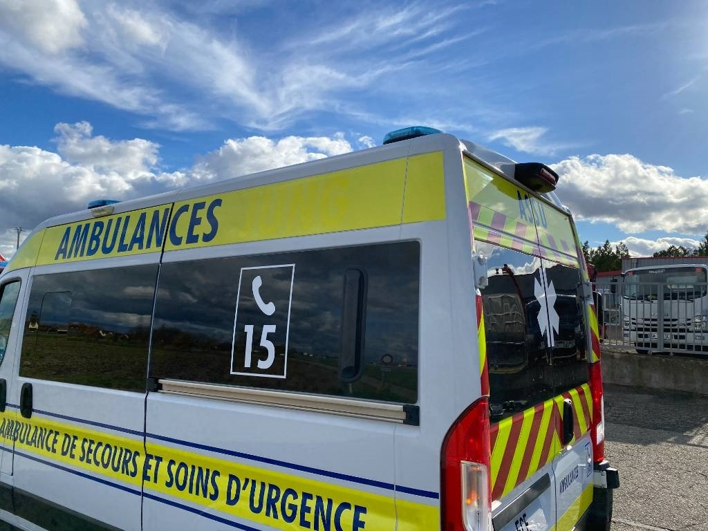 Ambulance Fiat LES DAUPHINS/DUCATO TORINO 2.3M-Jet 160 endommagée: photos 47