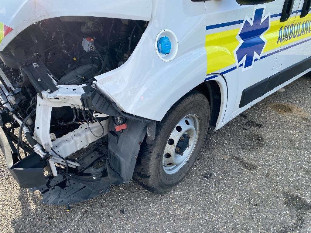 Ambulance Fiat LES DAUPHINS/DUCATO TORINO 2.3M-Jet 160 endommagée: photos 41