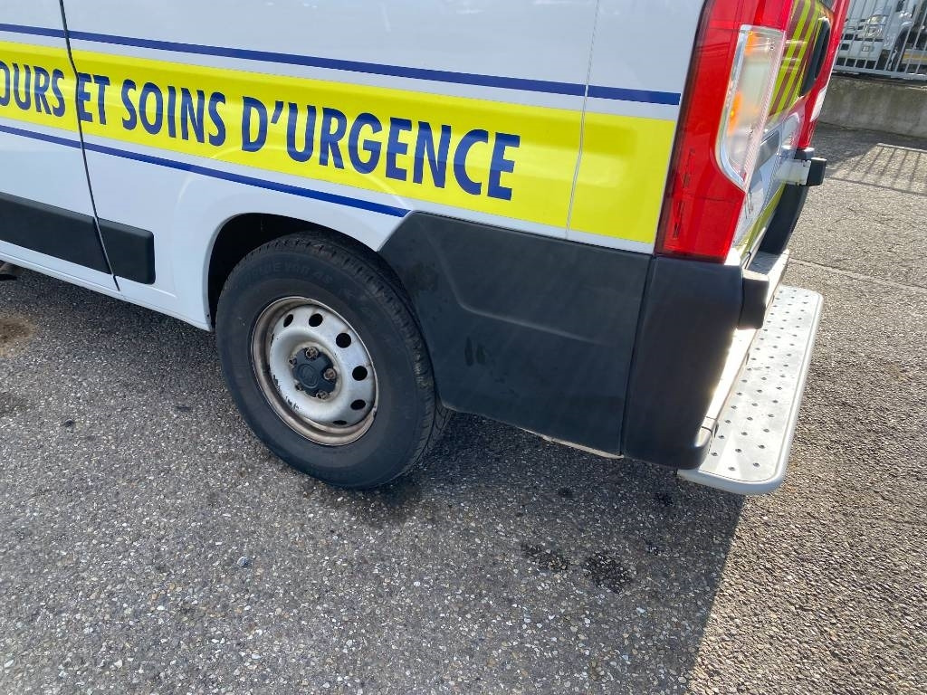 Ambulance Fiat LES DAUPHINS/DUCATO TORINO 2.3M-Jet 160 endommagée: photos 46