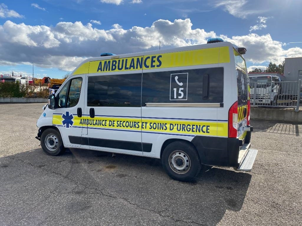 Ambulance Fiat LES DAUPHINS/DUCATO TORINO 2.3M-Jet 160 endommagée: photos 6