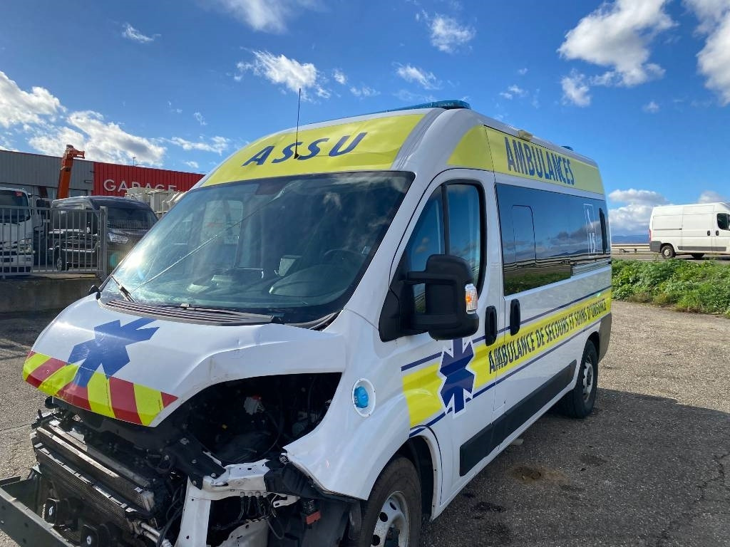 Ambulance Fiat LES DAUPHINS/DUCATO TORINO 2.3M-Jet 160 endommagée: photos 40