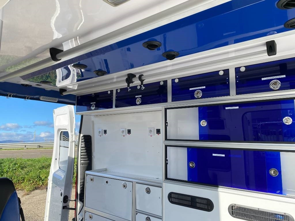 Ambulance Fiat LES DAUPHINS/DUCATO TORINO 2.3M-Jet 160 endommagée: photos 31