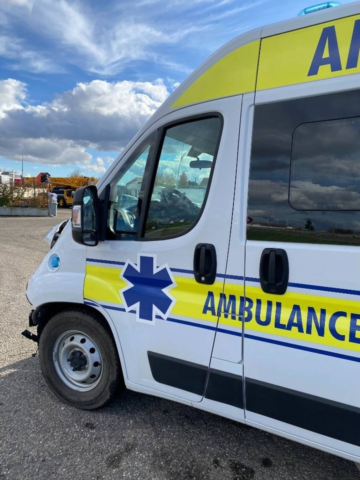Ambulance Fiat LES DAUPHINS/DUCATO TORINO 2.3M-Jet 160 endommagée: photos 43