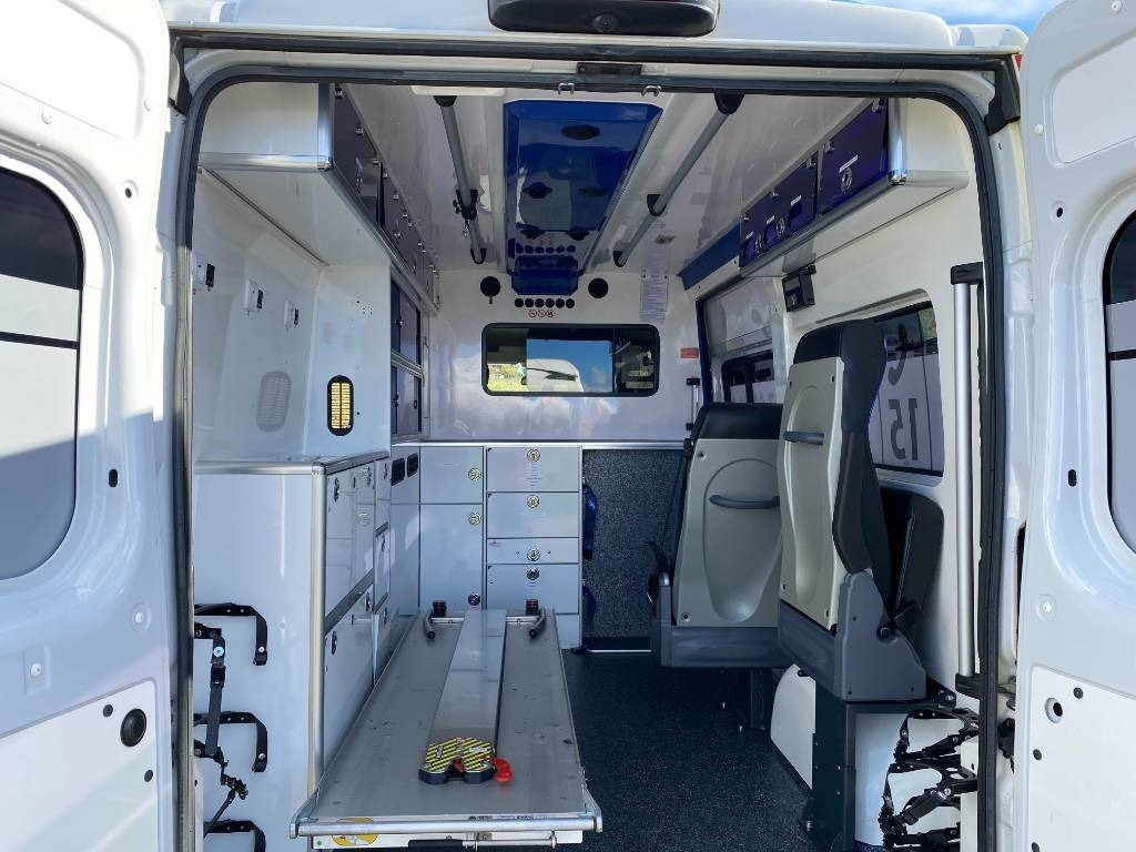 Ambulance Fiat LES DAUPHINS/DUCATO TORINO 2.3M-Jet 160 endommagée: photos 16
