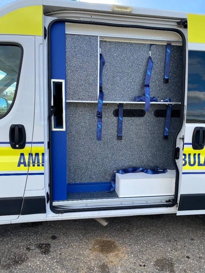Ambulance Fiat LES DAUPHINS/DUCATO TORINO 2.3M-Jet 160 endommagée: photos 38