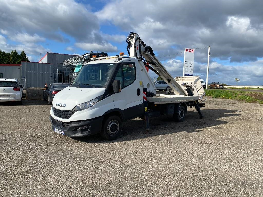 Iveco DAILY 35-140S / 2.3 Multijet 136-OIL&STEEL - Camion avec nacelle: photos 2 Iveco DAILY 35-140S / 2.3 Multijet 136-OIL&STEEL - Camion avec nacelle: photos 2