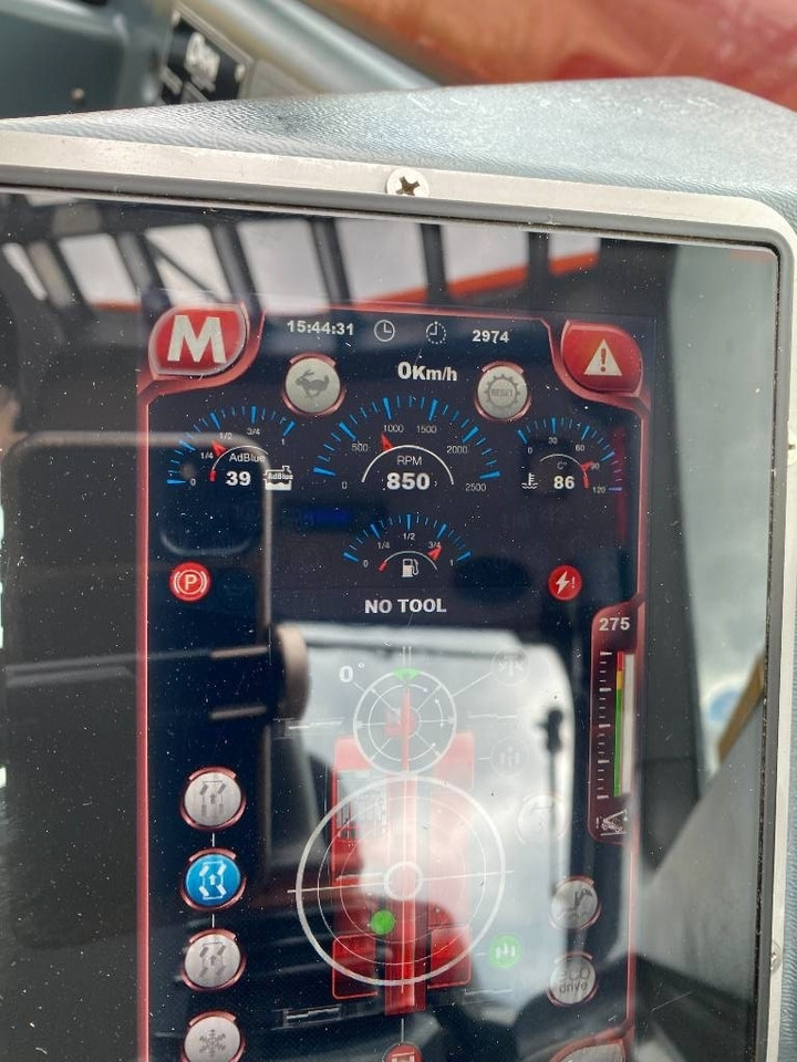 Chargeuse sur pneus télescopique Magni RTH 5.23 SMART-D/C 1er Main endommagé: photos 10