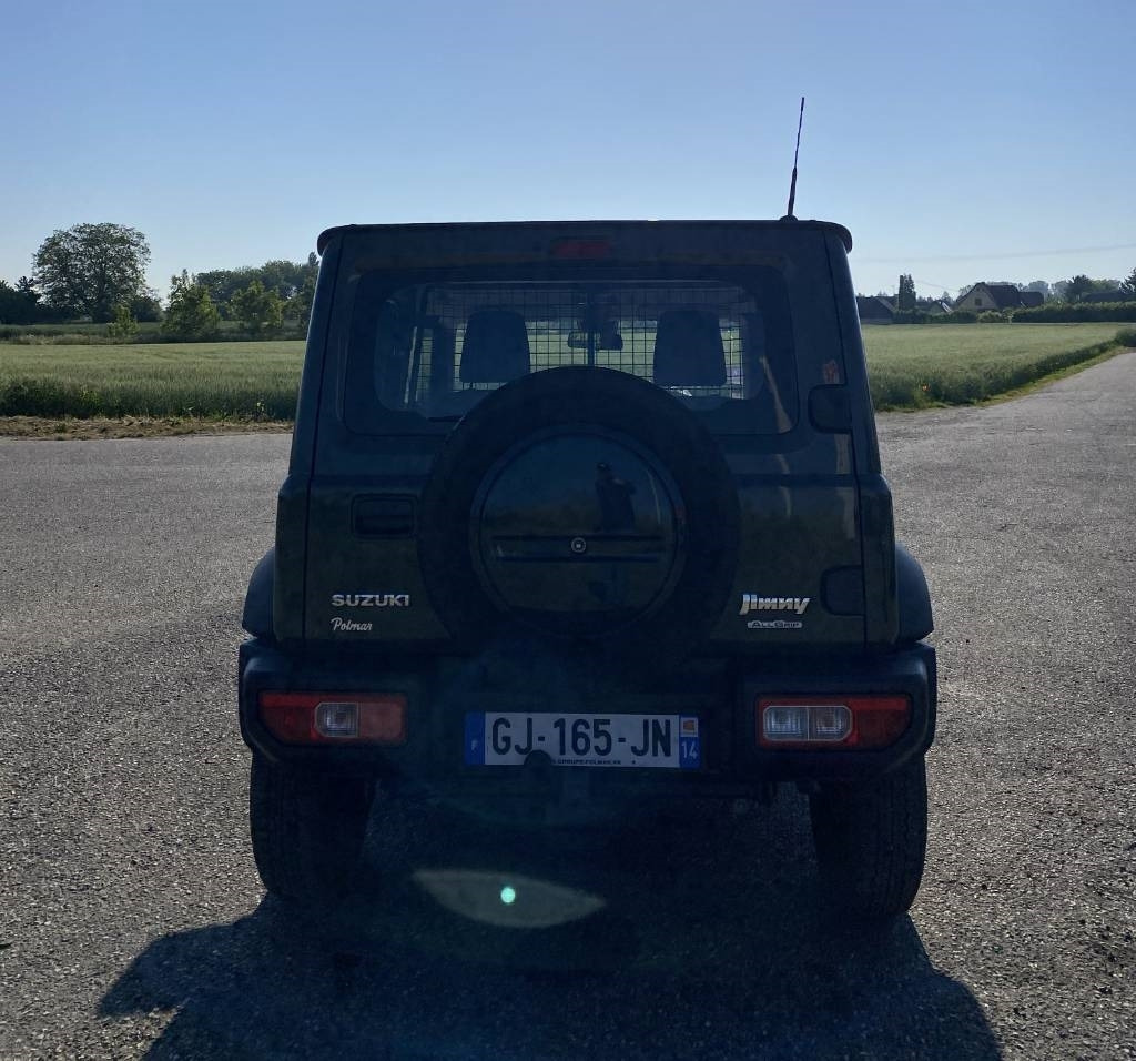 Suzuki JIMNY 1.5i 102/AllGrip endommagé - Voiture: photos 5 Suzuki JIMNY 1.5i 102/AllGrip endommagé - Voiture: photos 5