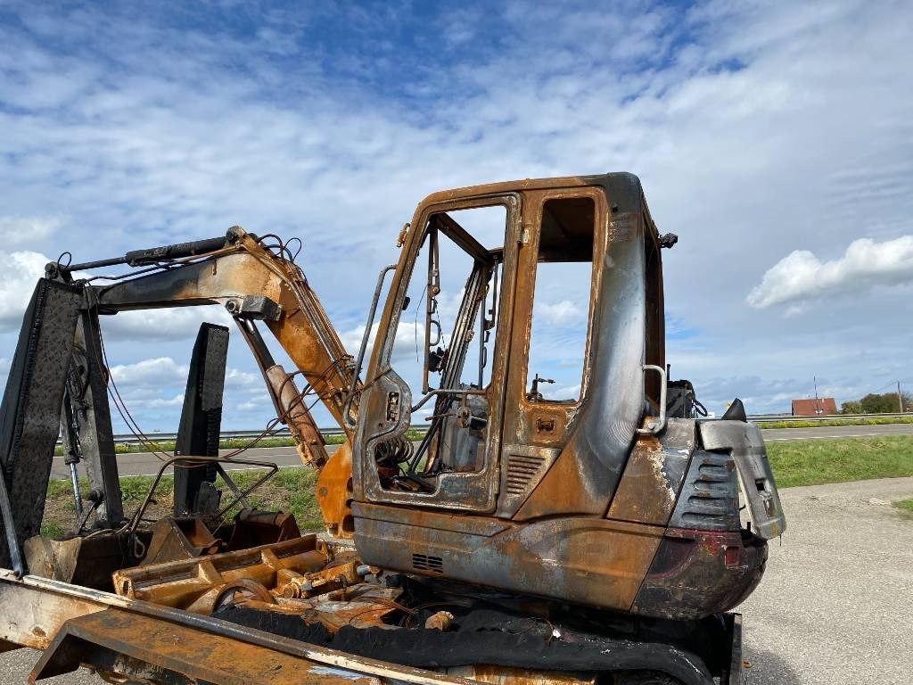 Takeuchi TB 250 + Brise roche et Godets endommagée  - Mini pelle: photos 3 Takeuchi TB 250 + Brise roche et Godets endommagée  - Mini pelle: photos 3