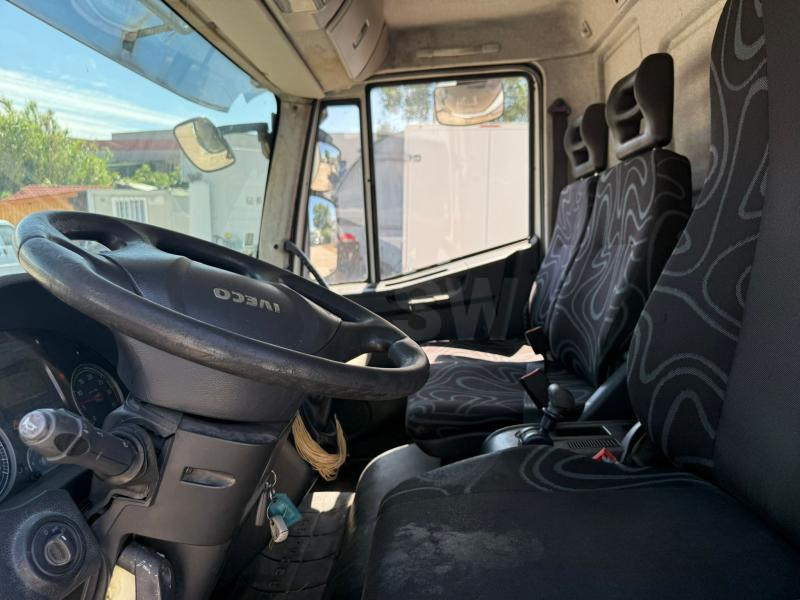 Iveco 120E22 CAISSE FRIGO HAYON - Camion frigorifique: photos 4 Iveco 120E22 CAISSE FRIGO HAYON - Camion frigorifique: photos 4